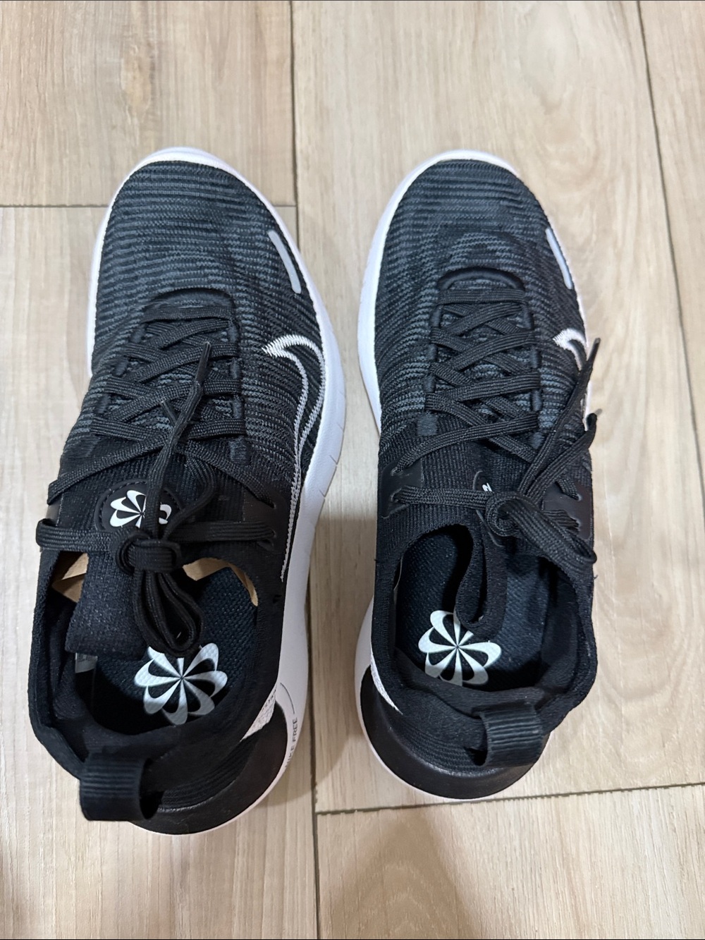 Nike Women’s Sneakers only (2 right foot shoes)